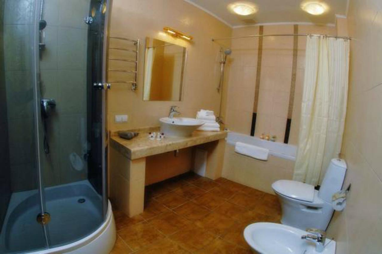 Royal Hotels And Spa Resorts Promenad Truskavets Bagian luar foto