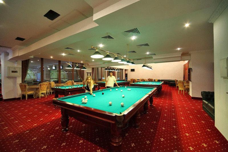 Royal Hotels And Spa Resorts Promenad Truskavets Bagian luar foto