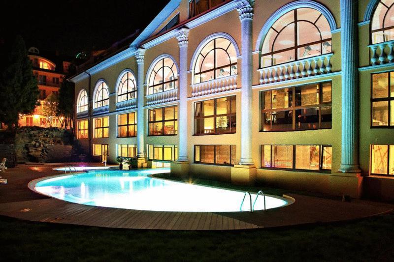 Royal Hotels And Spa Resorts Promenad Truskavets Bagian luar foto