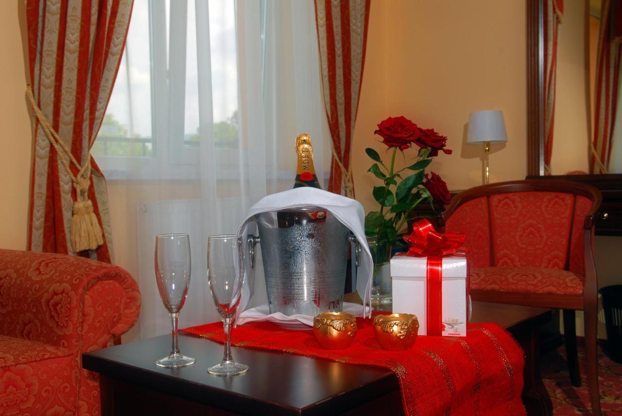Royal Hotels And Spa Resorts Promenad Truskavets Bagian luar foto